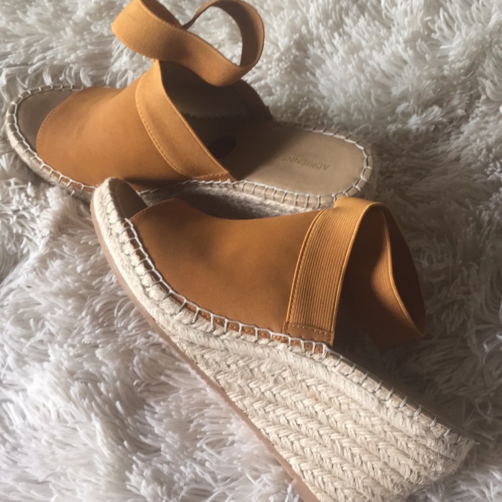Adrienne Vittadini mustard wedges size 8 1/2